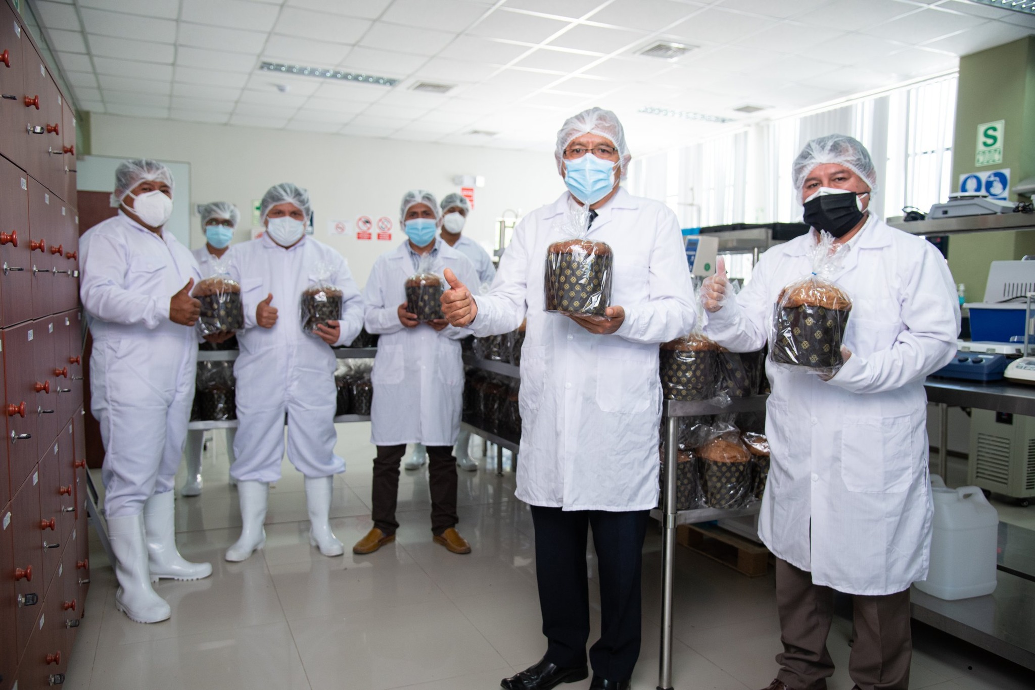 Universidad Nacional de Frontera elabora panetón enriquecido con algarrobina y sapote micro encapsulado 2