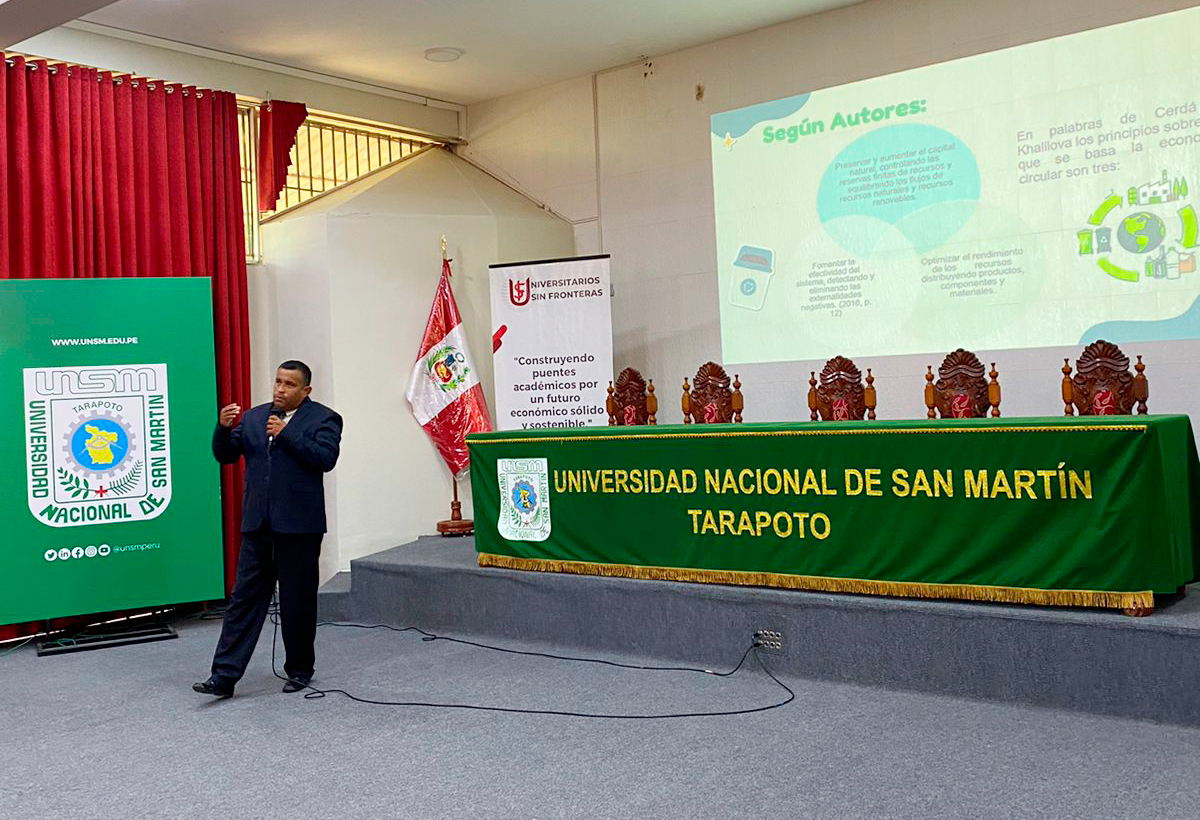 Docente unefino realiza ponencia en congreso regional de estudiantes de economía en Tarapoto