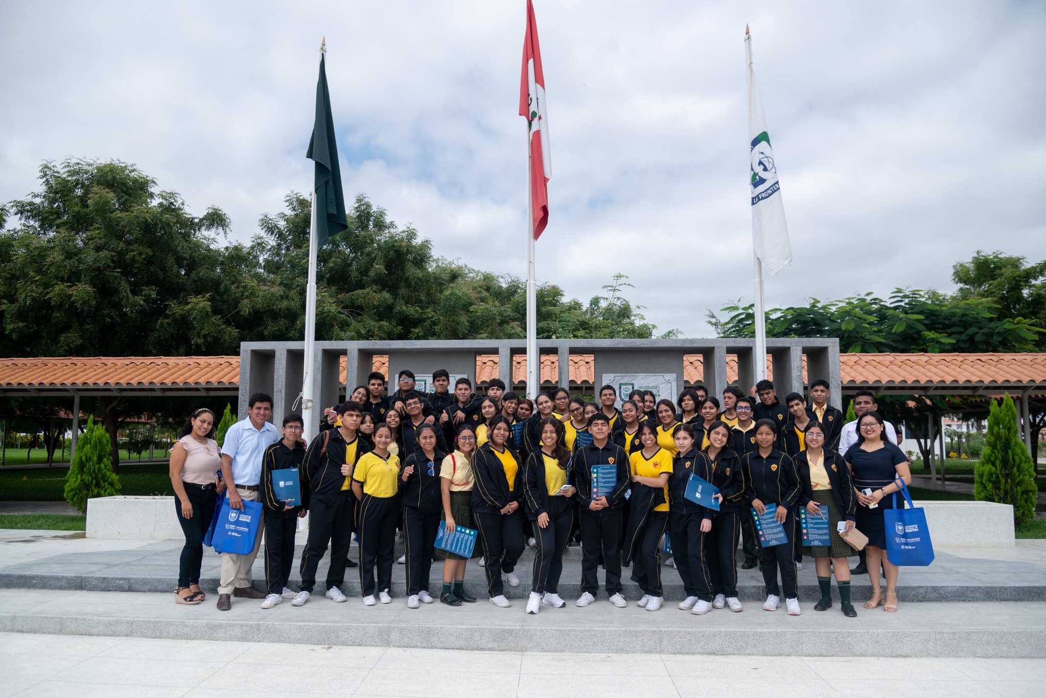 Escolares de la I.E.P. Exitus visitan la Universidad Nacional de Frontera