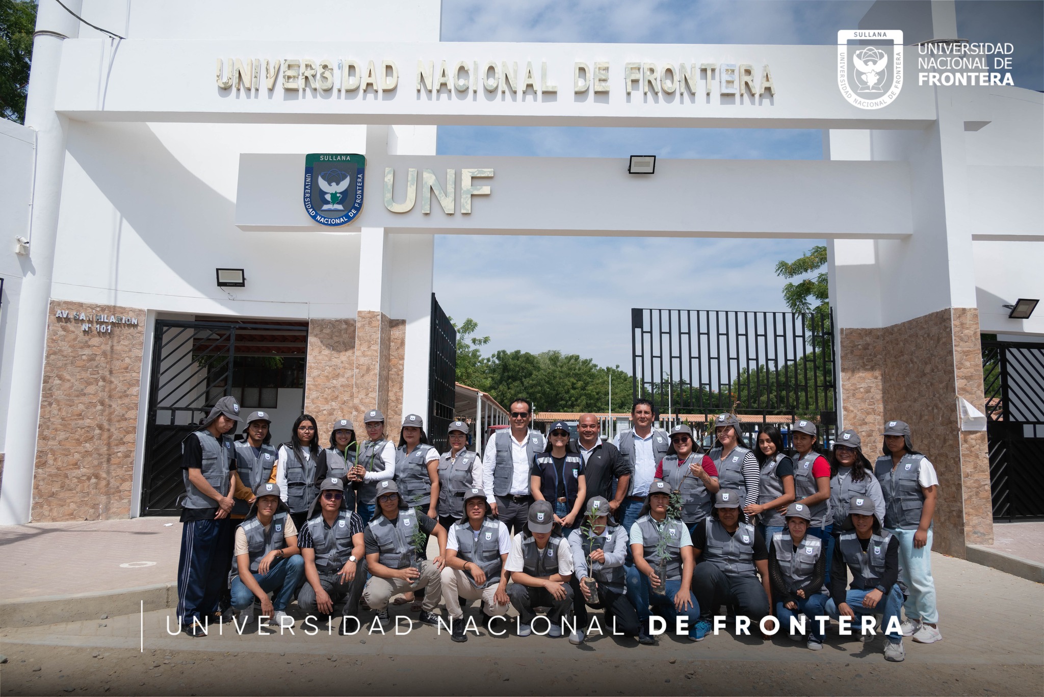 Voluntarios ambientales UNF realizan siembra de plantones 1